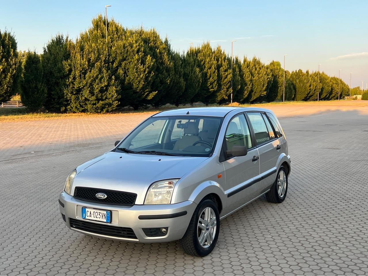 Ford Fiesta 1.2i 16V cat 5 porte Ambiente