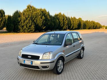 Ford Fiesta 1.2i 16V cat 5 porte Ambiente