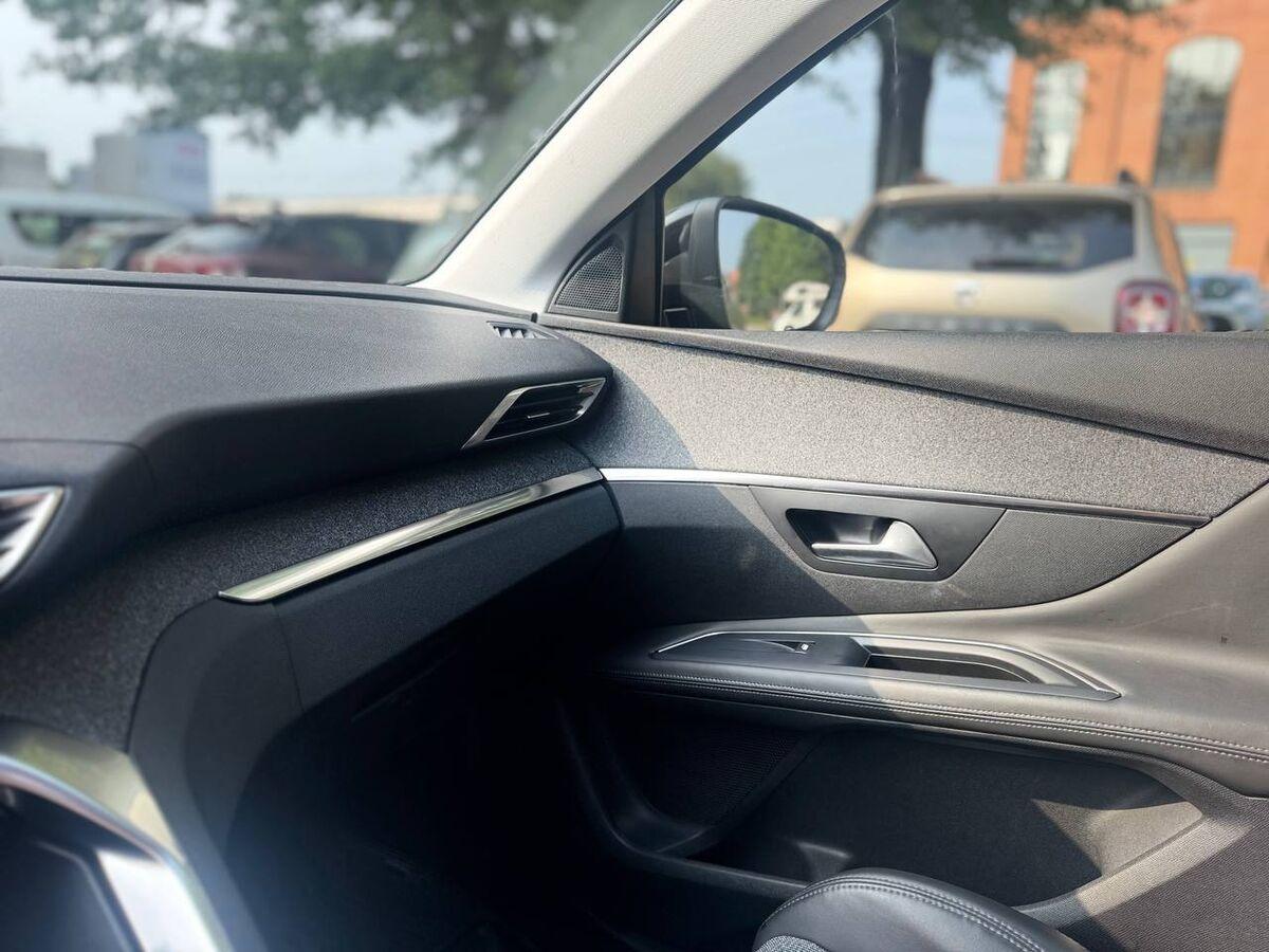 Peugeot 3008 1.2 pt t Active s&s 130cv