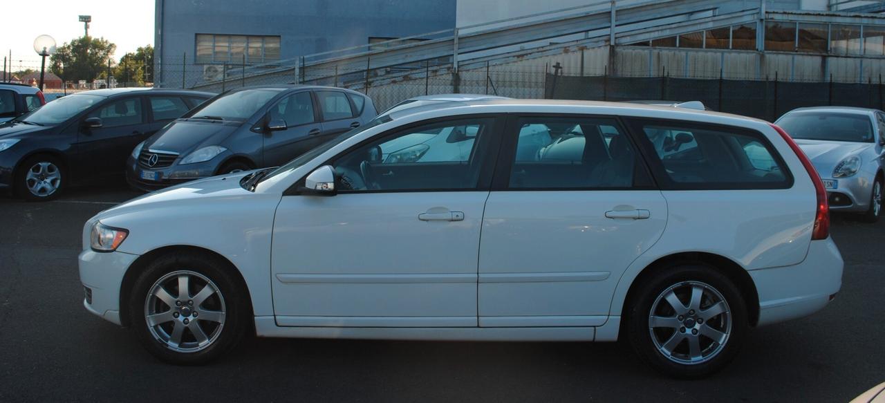 Volvo V50 D4 R-design 1.6d 114 cv