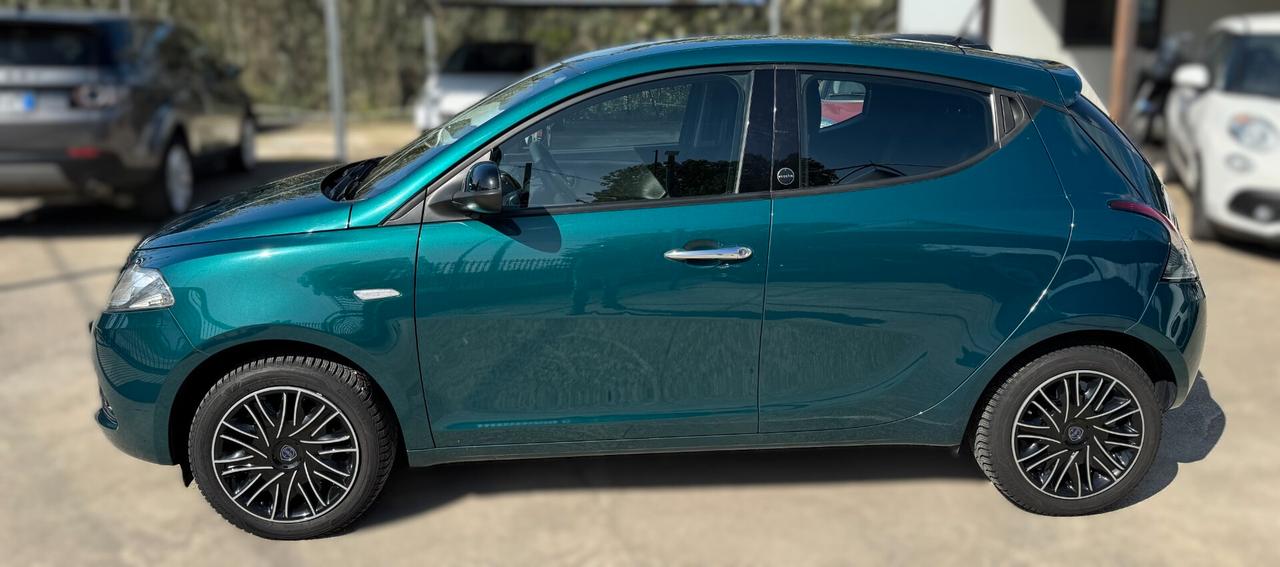 Lancia Ypsilon 1.0 FireFly 5 porte S&S Hybrid Ecochic Gold