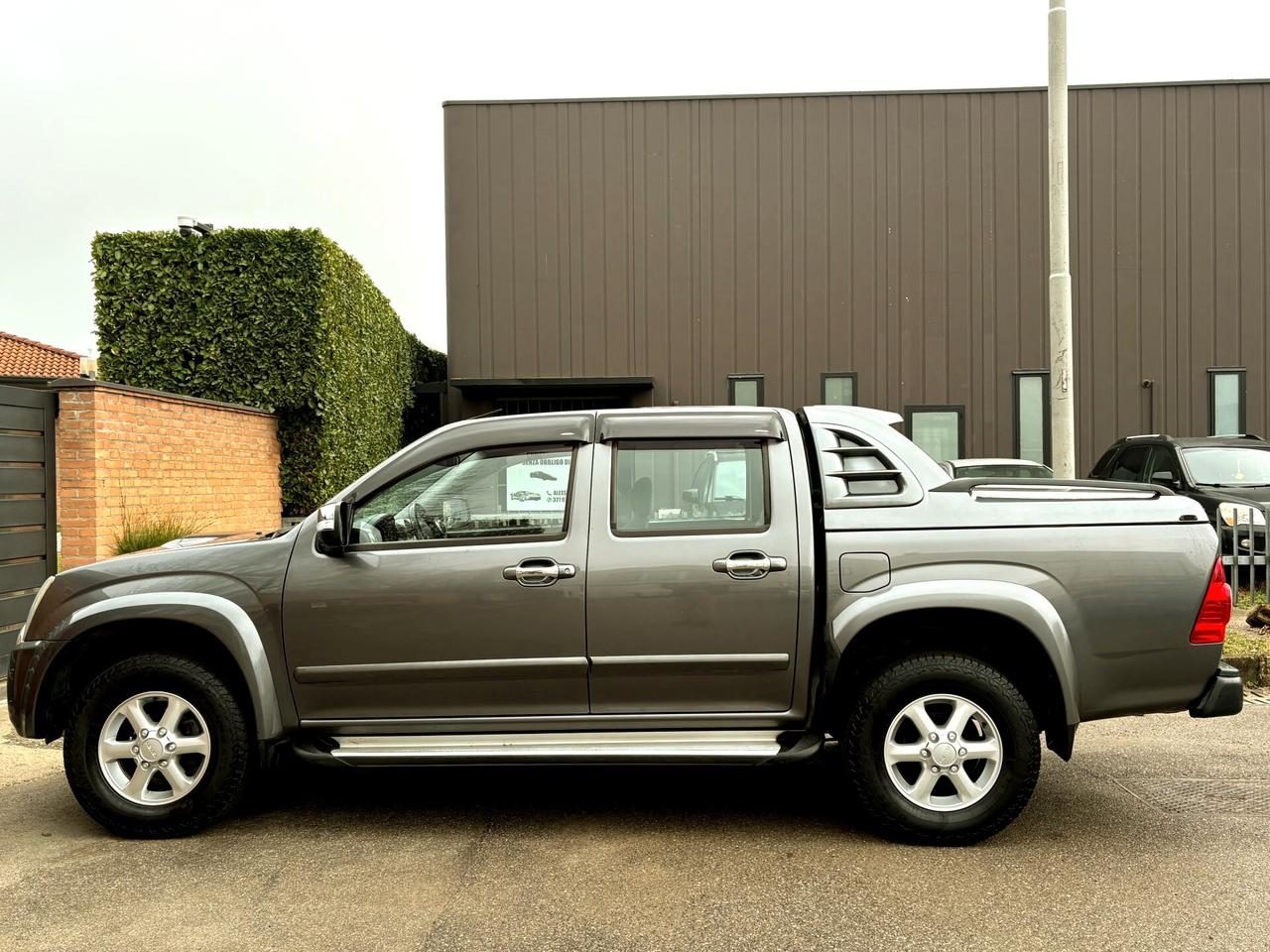 ISUZU D-MAX 3.0D 4x4 aut-D/Cabina-125000km -2010