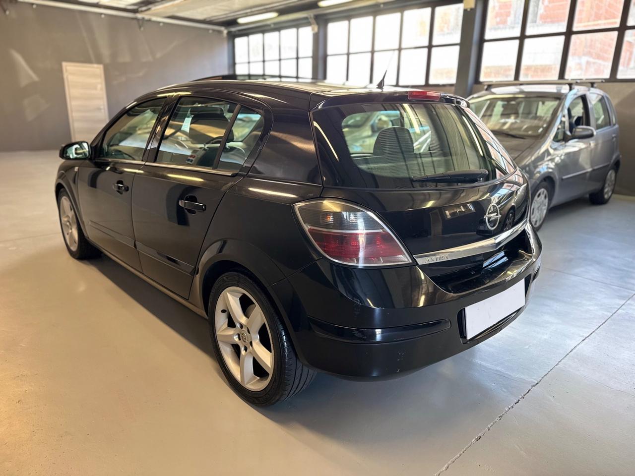 Opel Astra 1.7 CDTI 101CV 5 porte Cosmo