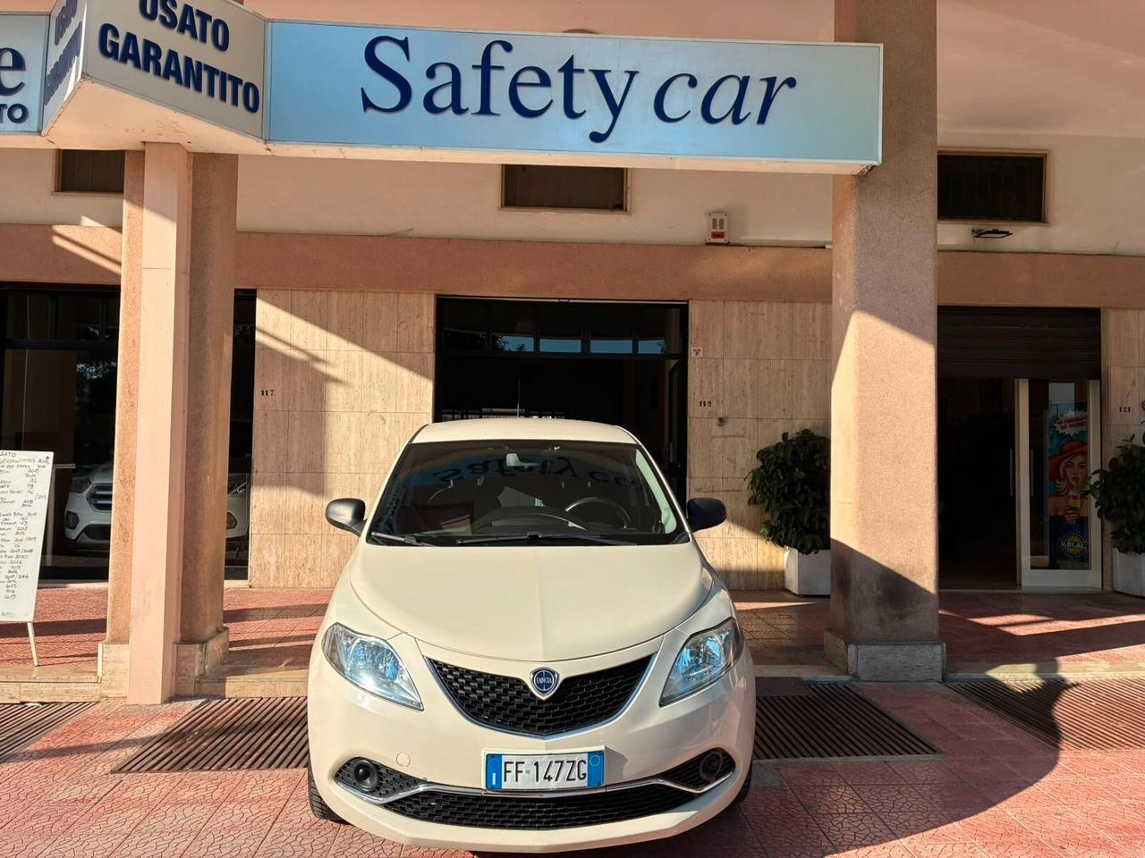 Lancia Ypsilon 1.2 69 CV 5 porte Silver