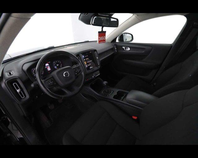 VOLVO XC40 T2 Momentum Core