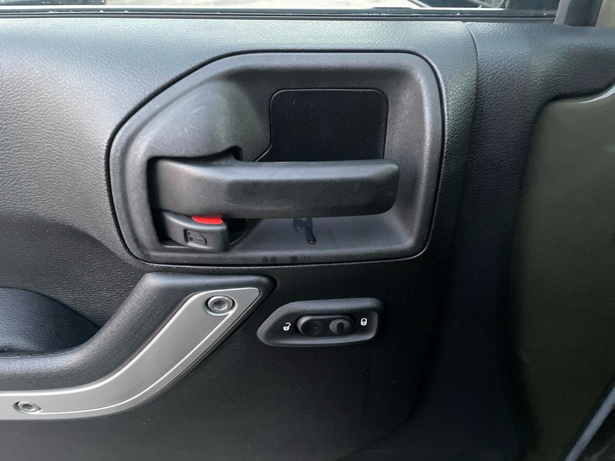 JEEP Wrangler III 2011 Unlimited - Wrangler Unlimited 2.8 crd Rub