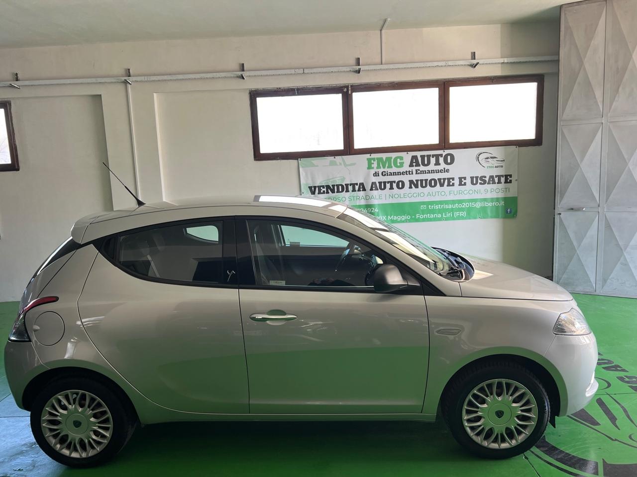 Lancia Ypsilon 1.2 69 CV 5 porte Silver