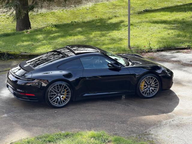 PORSCHE 911 Carrera 4S
