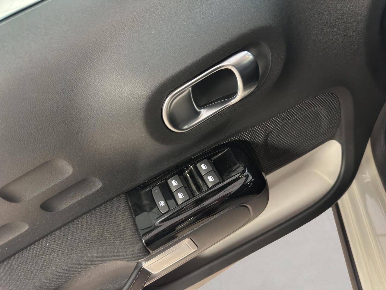 Citroen C3 1.2 puretech Shine s&s 83cv neopatenta