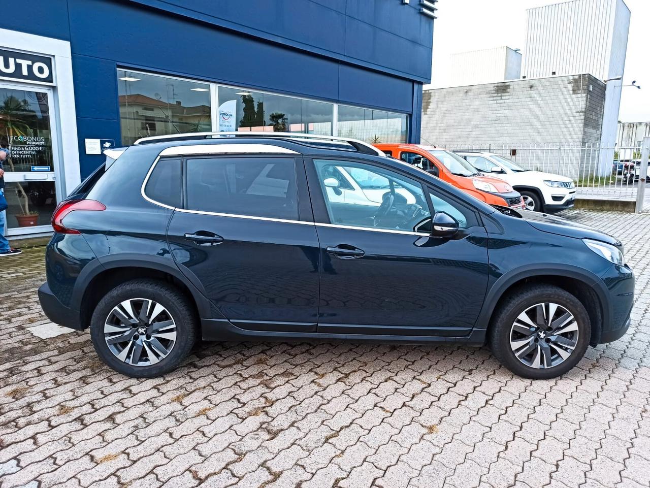 Peugeot 2008 PureTech 82cv Allure