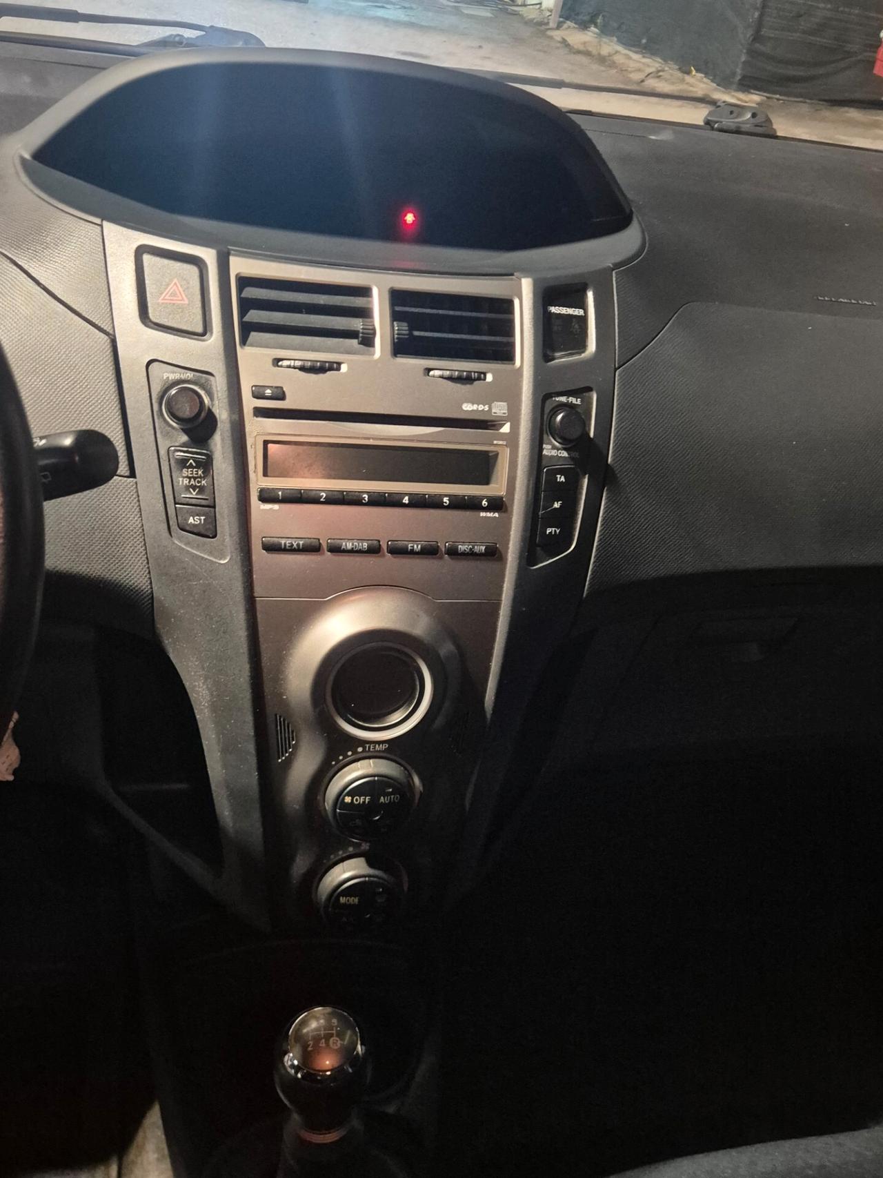 Toyota Yaris 5.p luxury pack