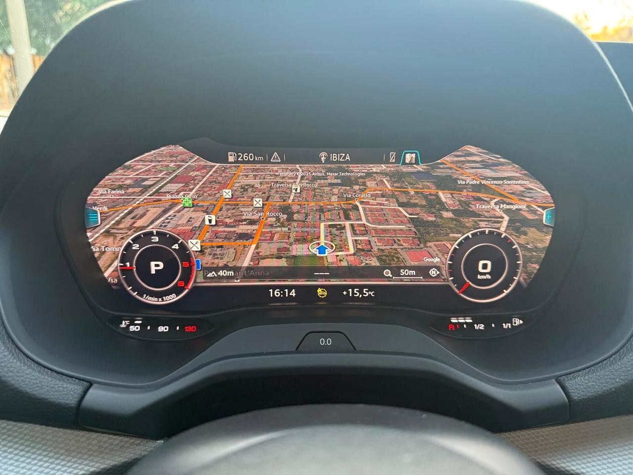 Audi Q2 30 TDI S tronic cockpit navigatore