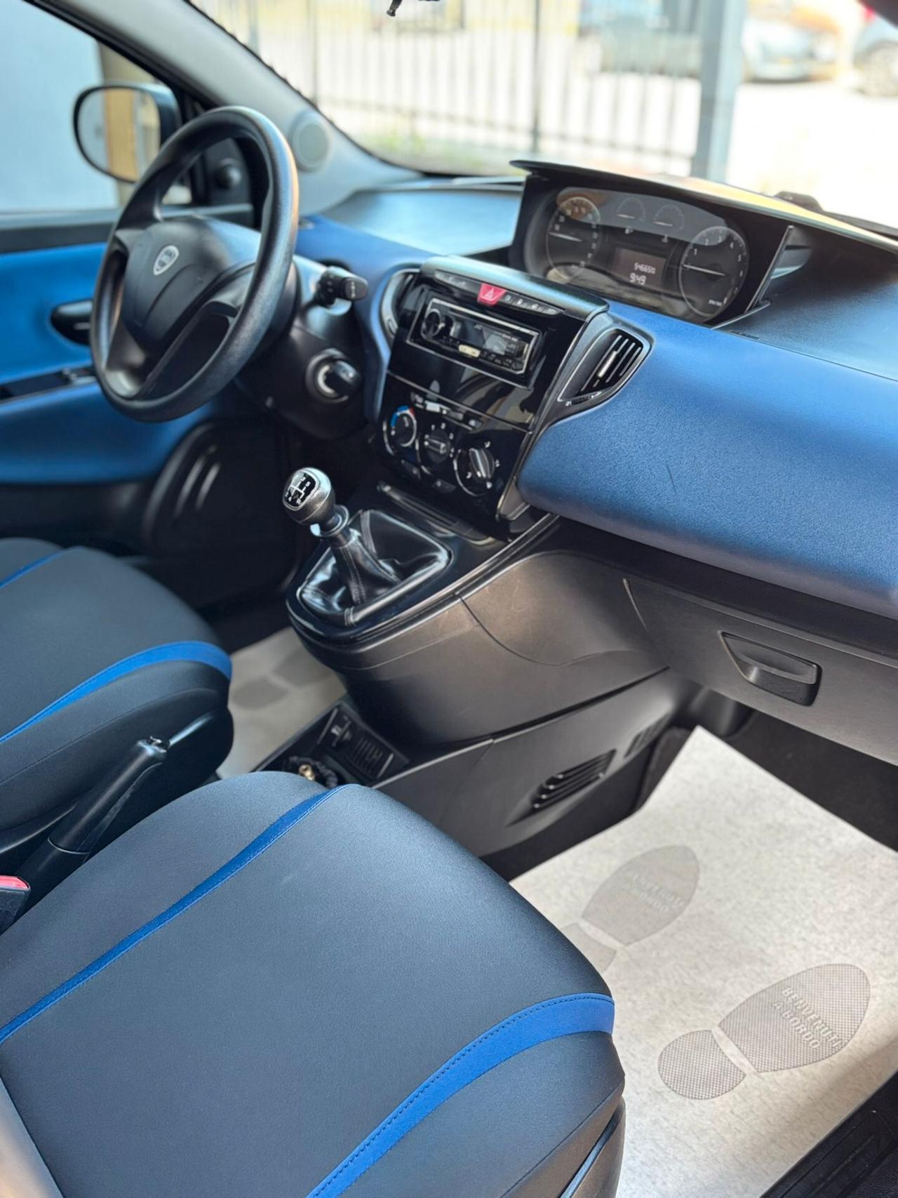 Lancia Ypsilon 1.2 69 CV 5 porte GPL Ecochic Silver