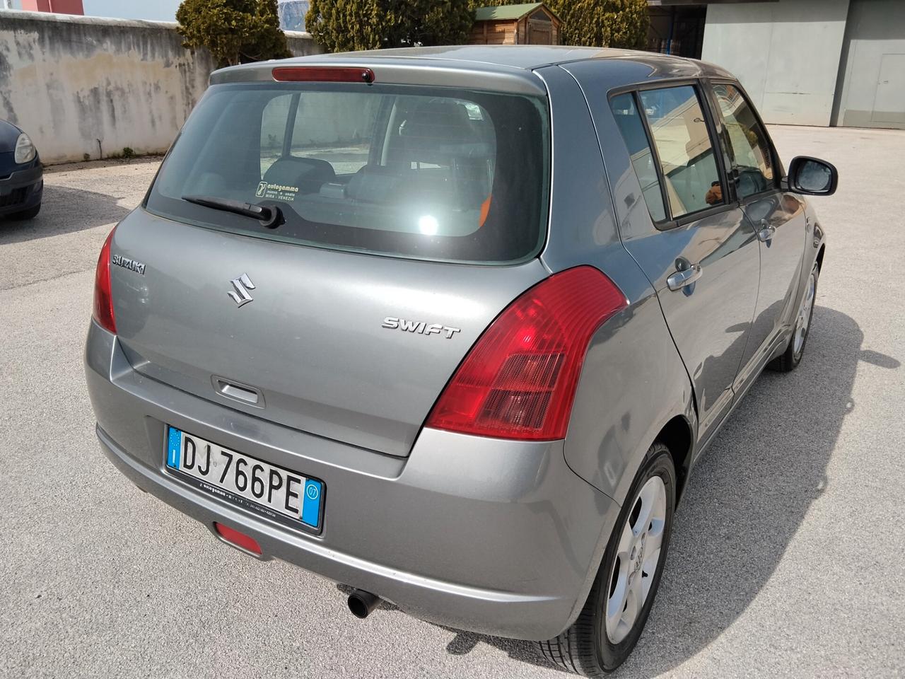 Suzuki Swift 1.3 DDiS 5p. GLX