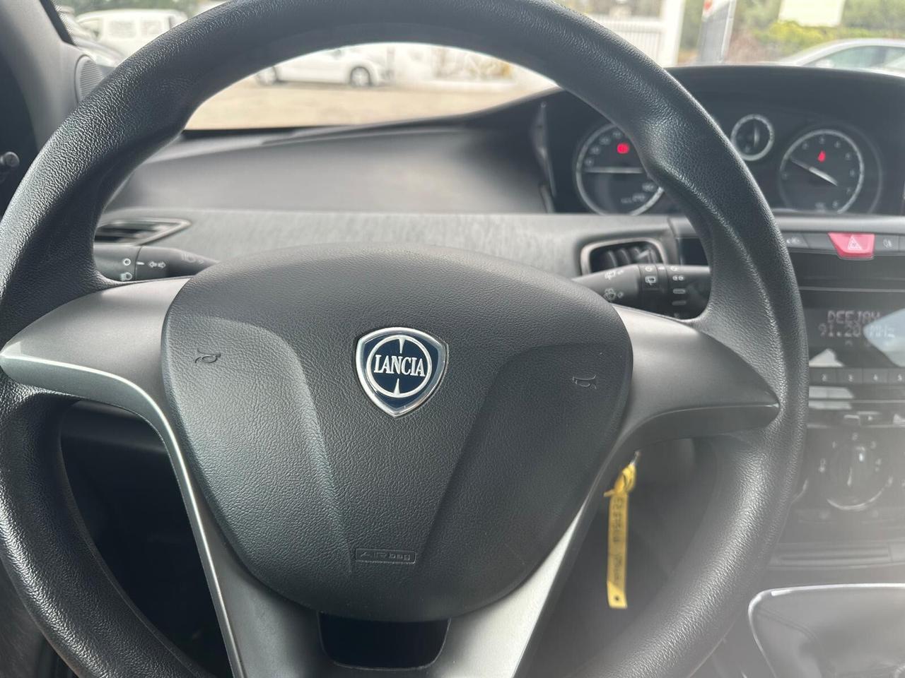 Lancia Ypsilon 1.2 Silver (2015) | OK NEOPATENTATI - Elegante e Accessibile