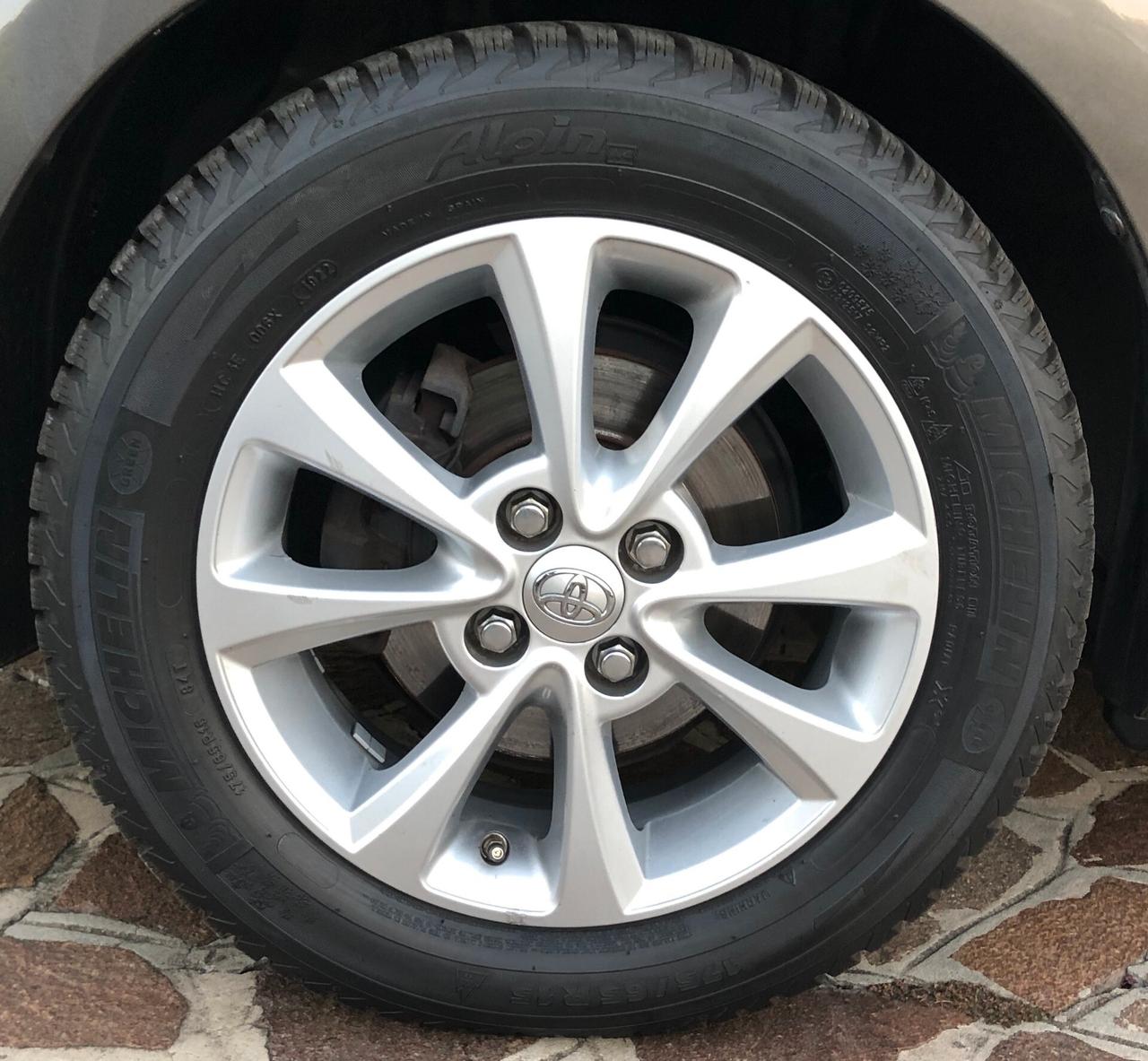 Toyota Yaris 1.0 72 CV 5 porte Lounge