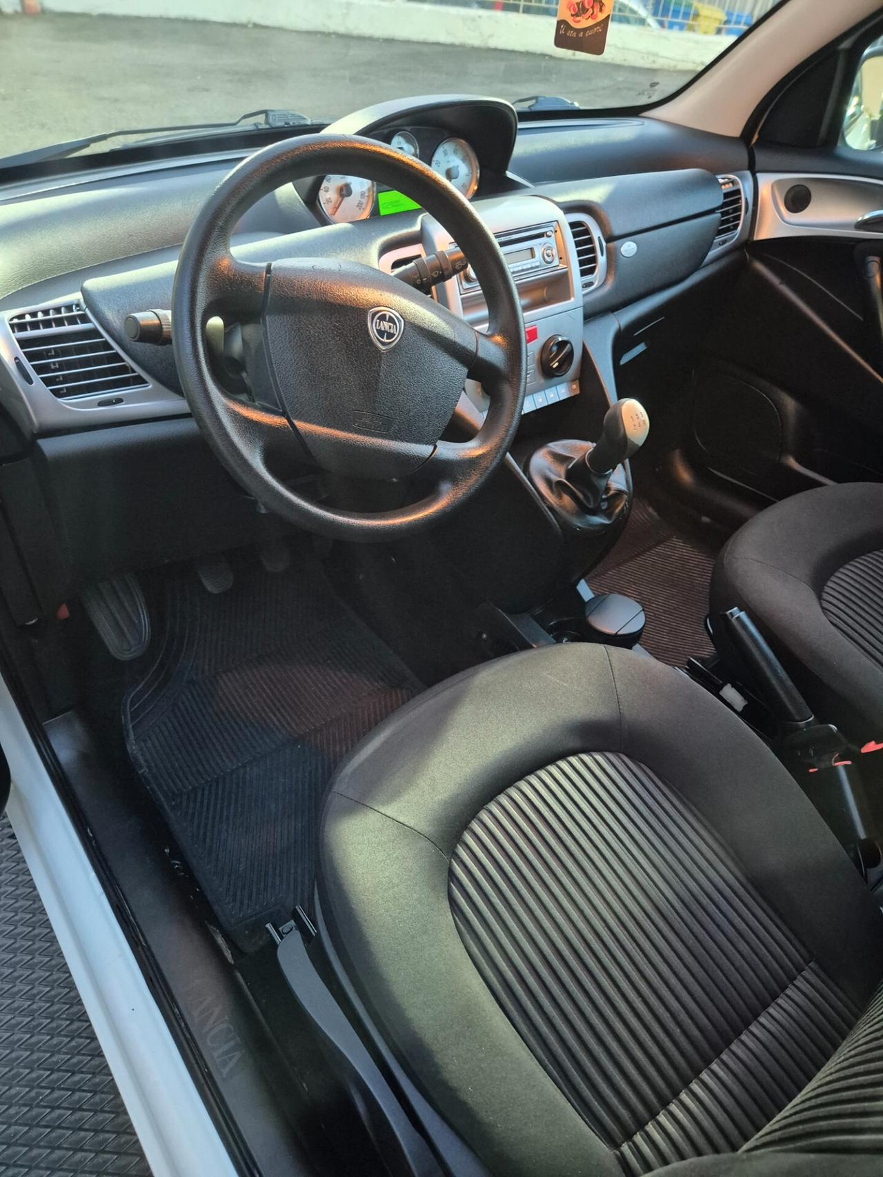 Lancia Ypsilon 1.3 MJT 75 CV DIVA