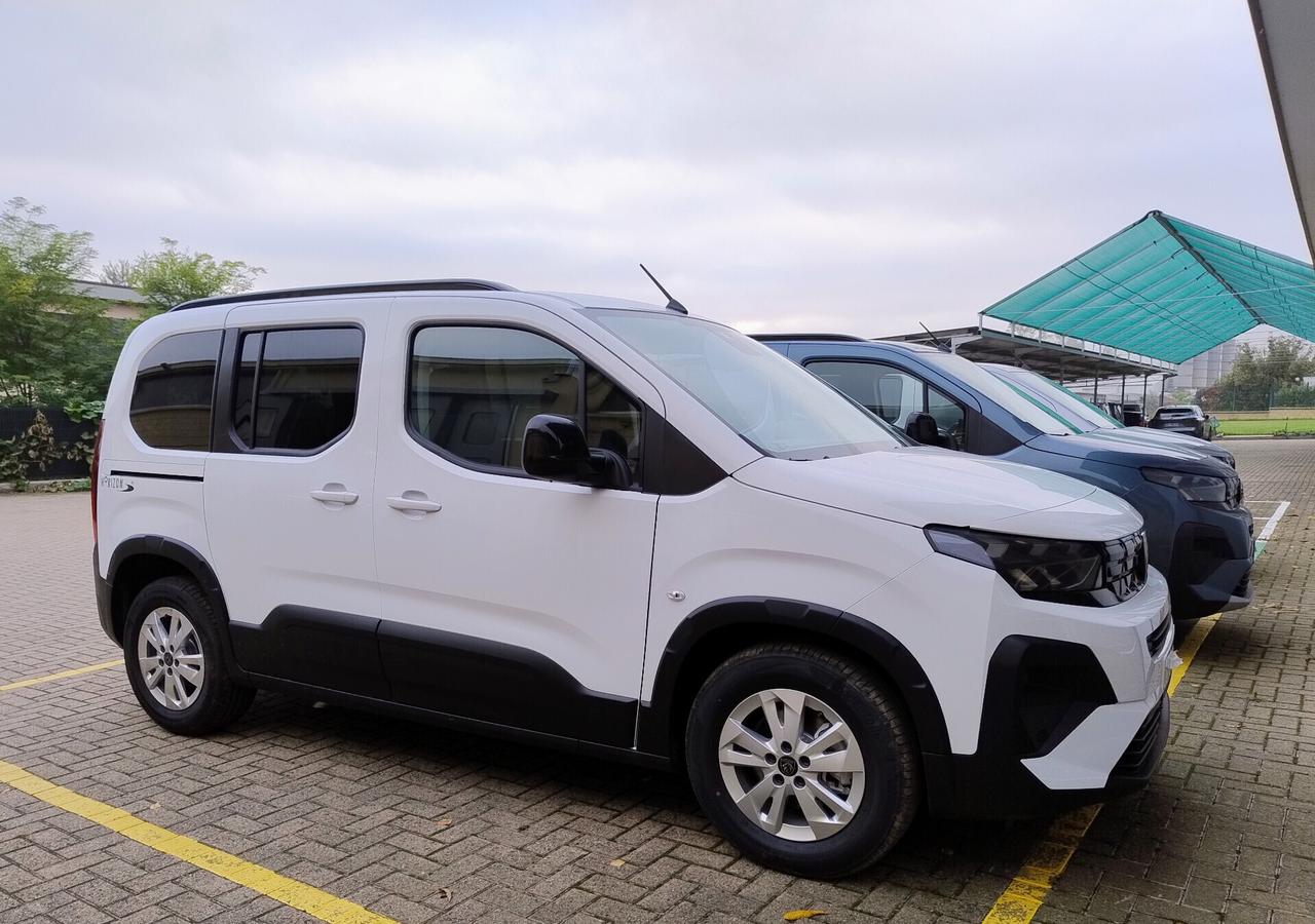 PEUGEOT RIFTER TAXI CON RIBASSAMENTO DEL PIANALE TRASPORTO DISABILI