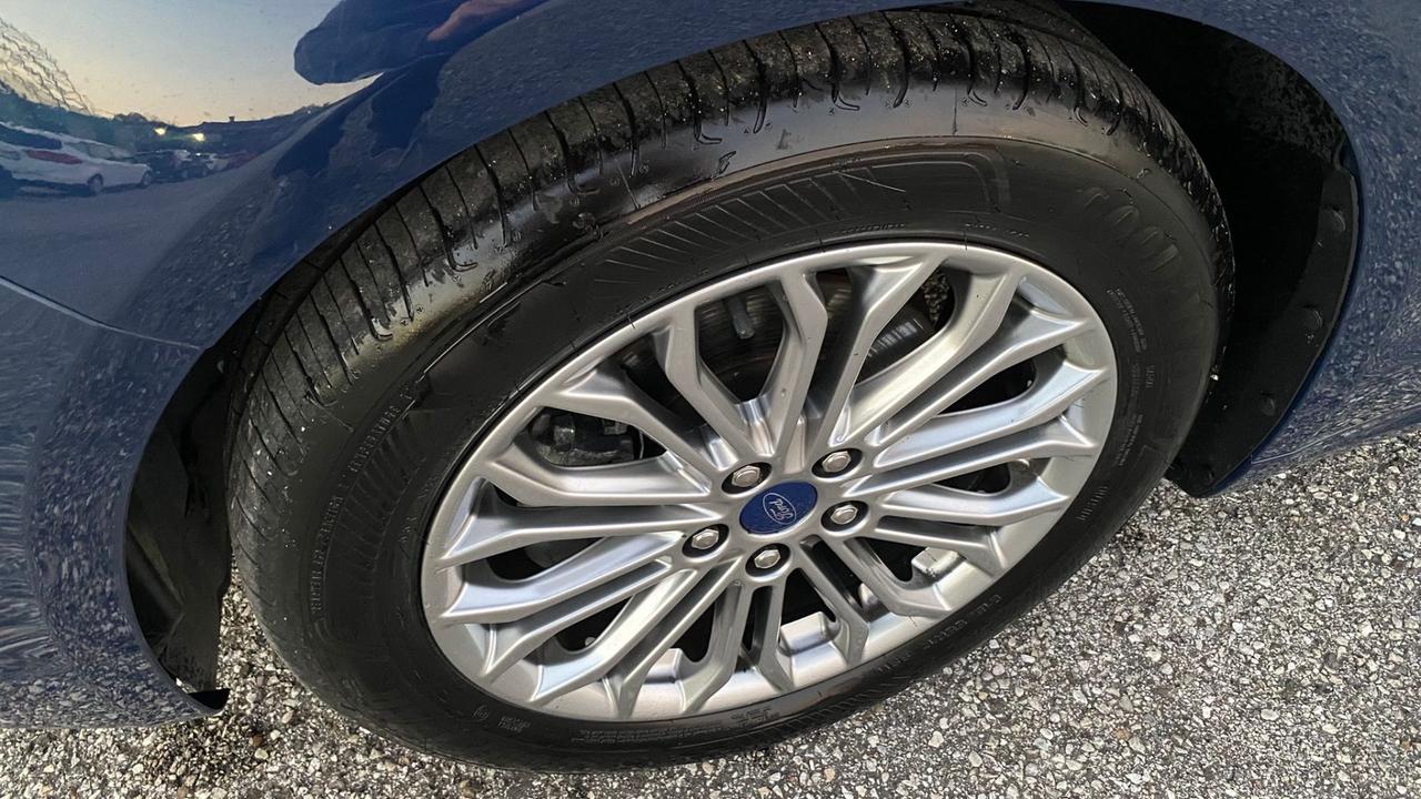 Ford Mondeo Full Hybrid 2.0 187 CV eCVT 4 porte Titanium Business