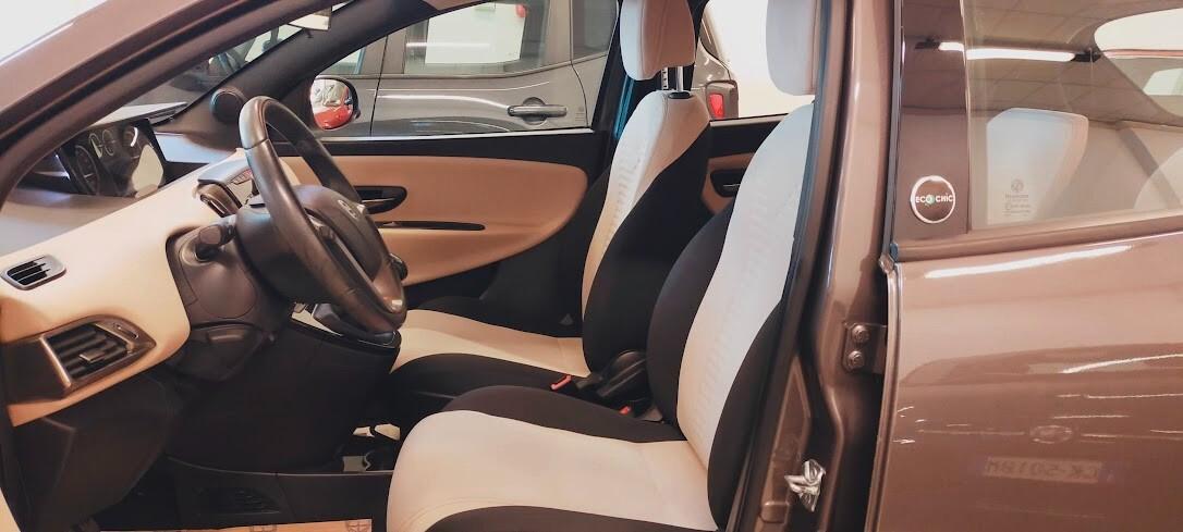 Lancia Ypsilon 0.9 TwinAir 85 CV 5 porte Metano Ecochic Gold
