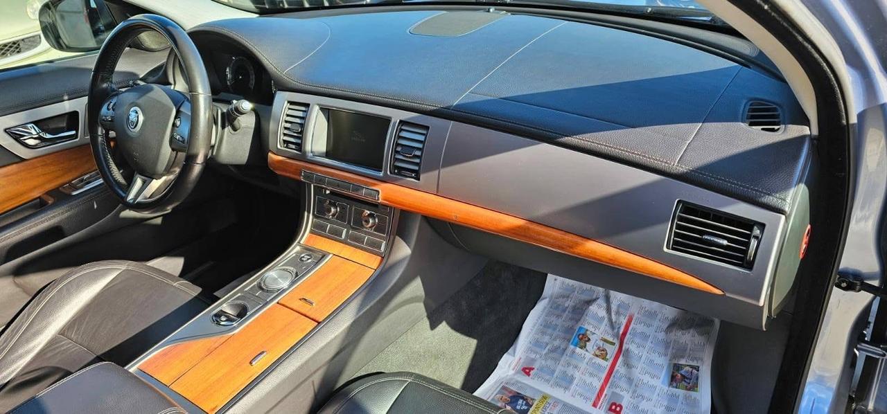 Jaguar XF 2.7D V6 Premium Luxury