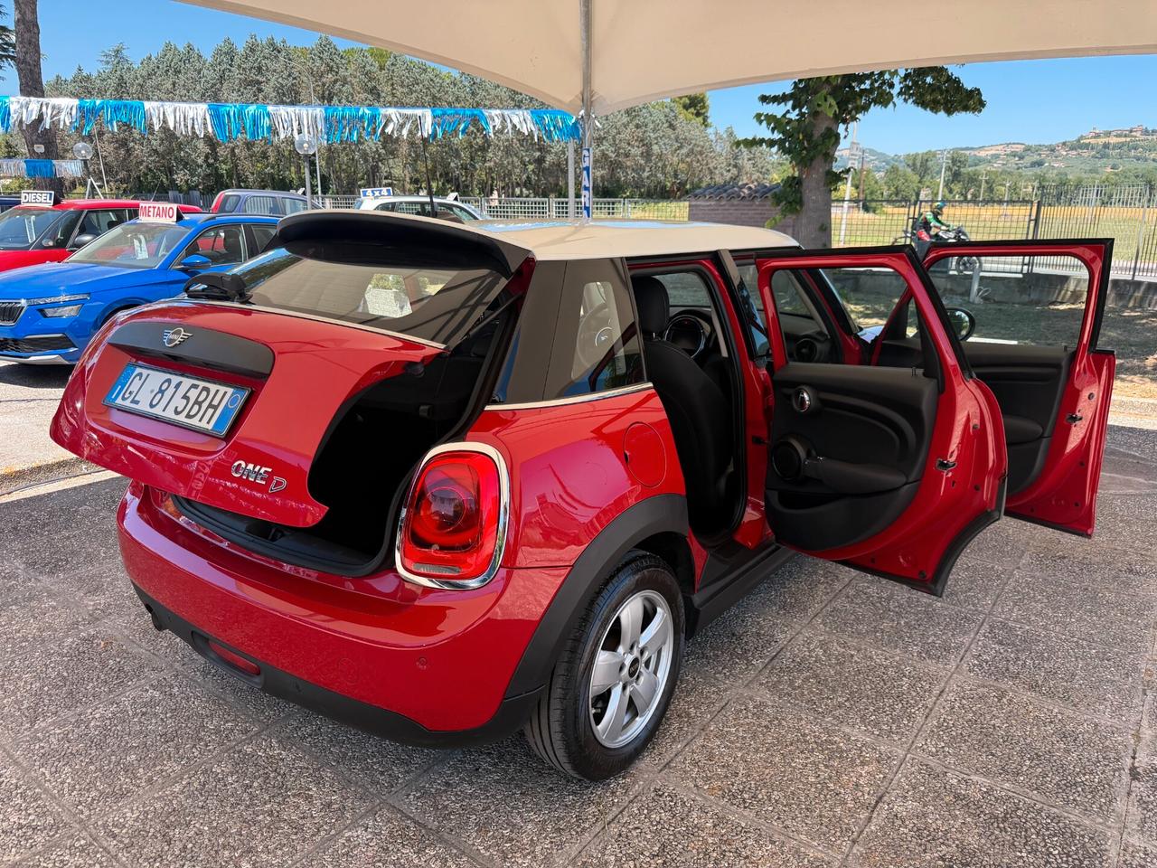 "UNA CHICCA" Mini 1.5 One D Hype