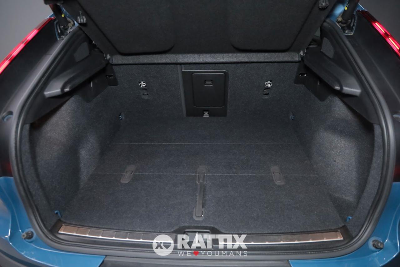 Volvo C40 motore elettrico Twin Motor Ultimate AWD + tetto panoramico