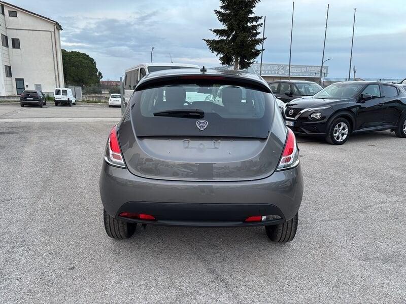 Lancia Ypsilon 1.0 FireFly 5 porte S&S Hybrid Oro