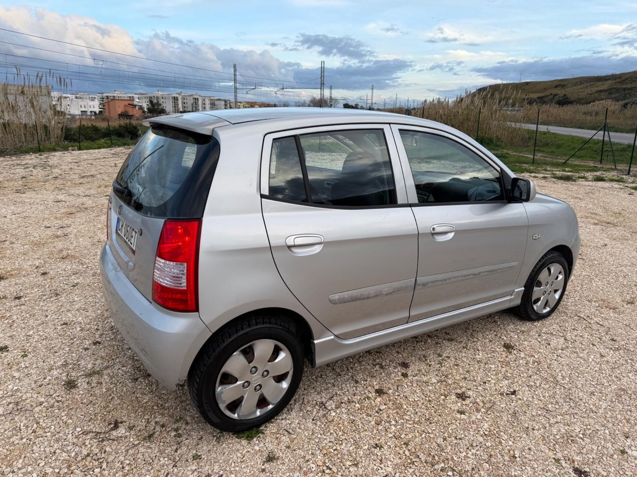 Kia Picanto 1.0 benzina