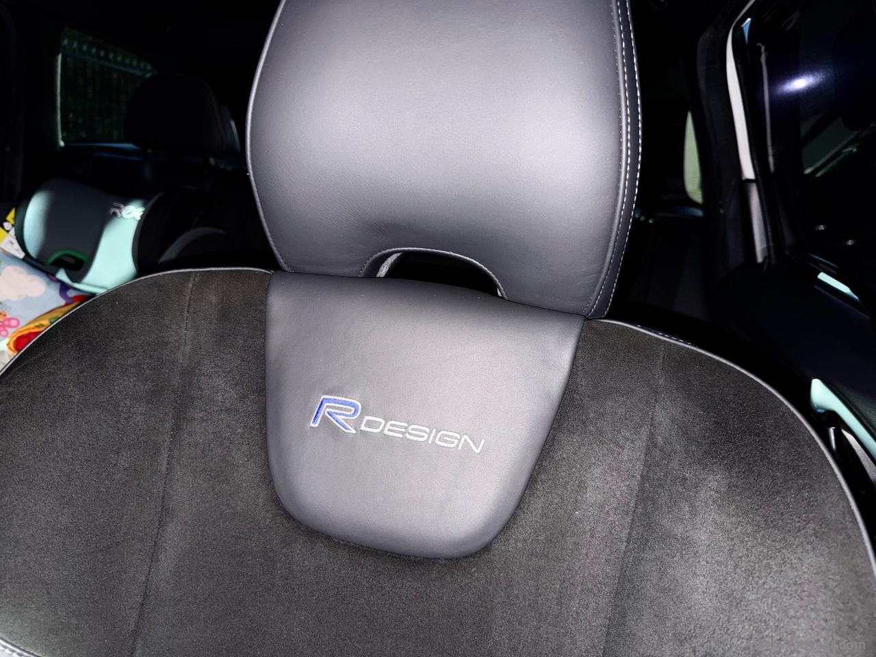 VOLVO XC60 D5 AWD Geartronic R-design Momentum