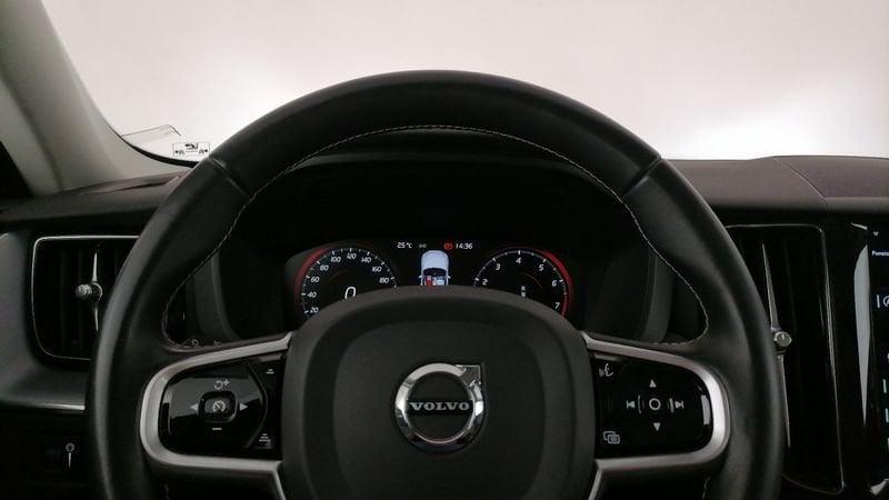 Volvo XC60 2.0 b5 Momentum Pro awd auto