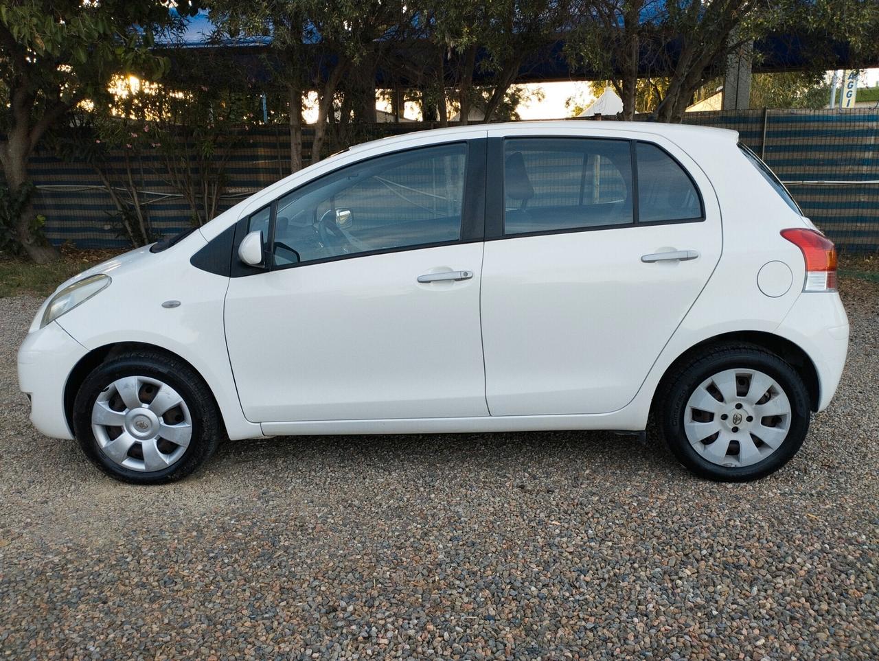 Toyota Yaris 1.0 5 porte Sol