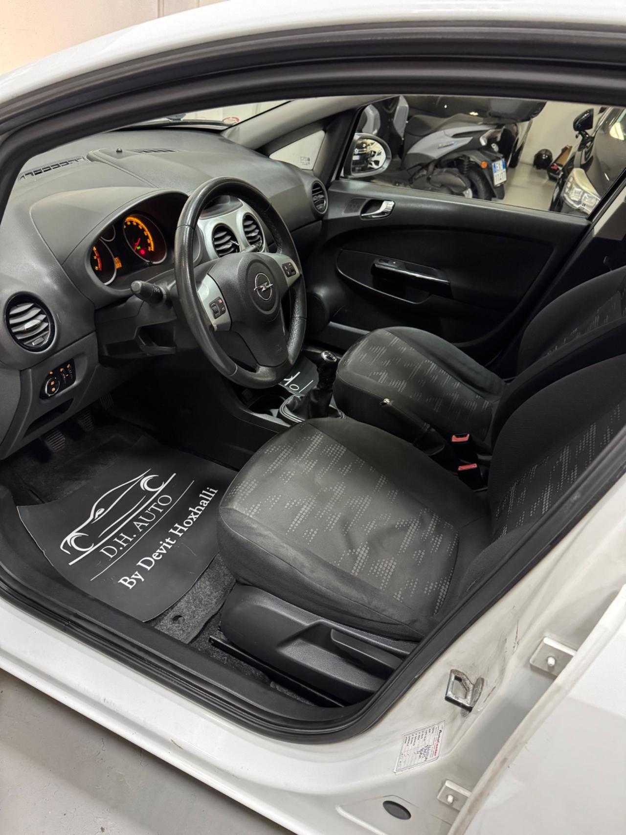 Opel Corsa 1.2 5 porte Sport