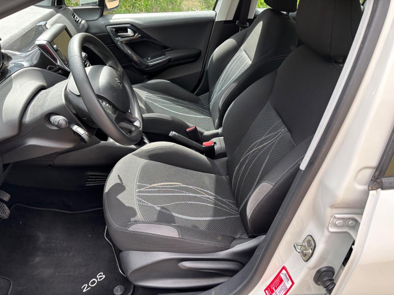 Peugeot 208 1.4 HDi 68 CV 5 p. 45.000 Km OK NEOPATENTATI