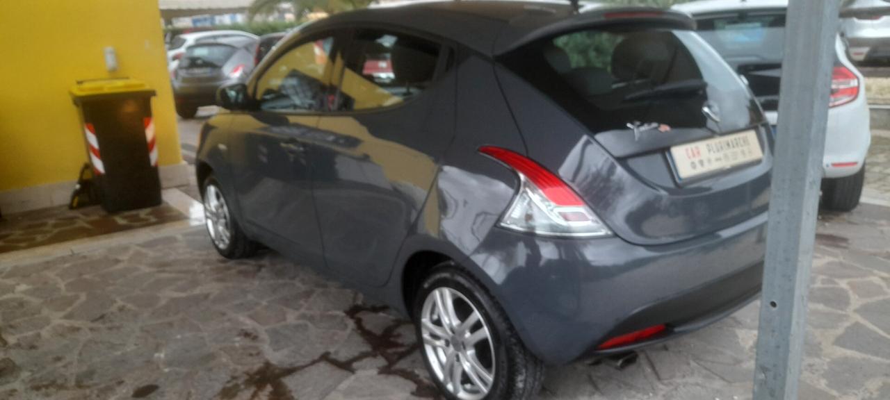 Lancia Ypsilon 1.2 69 CV 5 porte neopatentati!