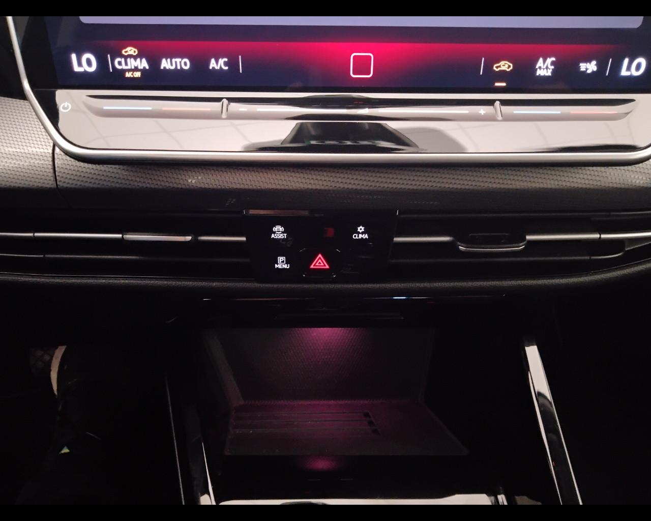 VOLKSWAGEN Golf VIII 2024 - Golf 2.0 tdi Style 150cv dsg