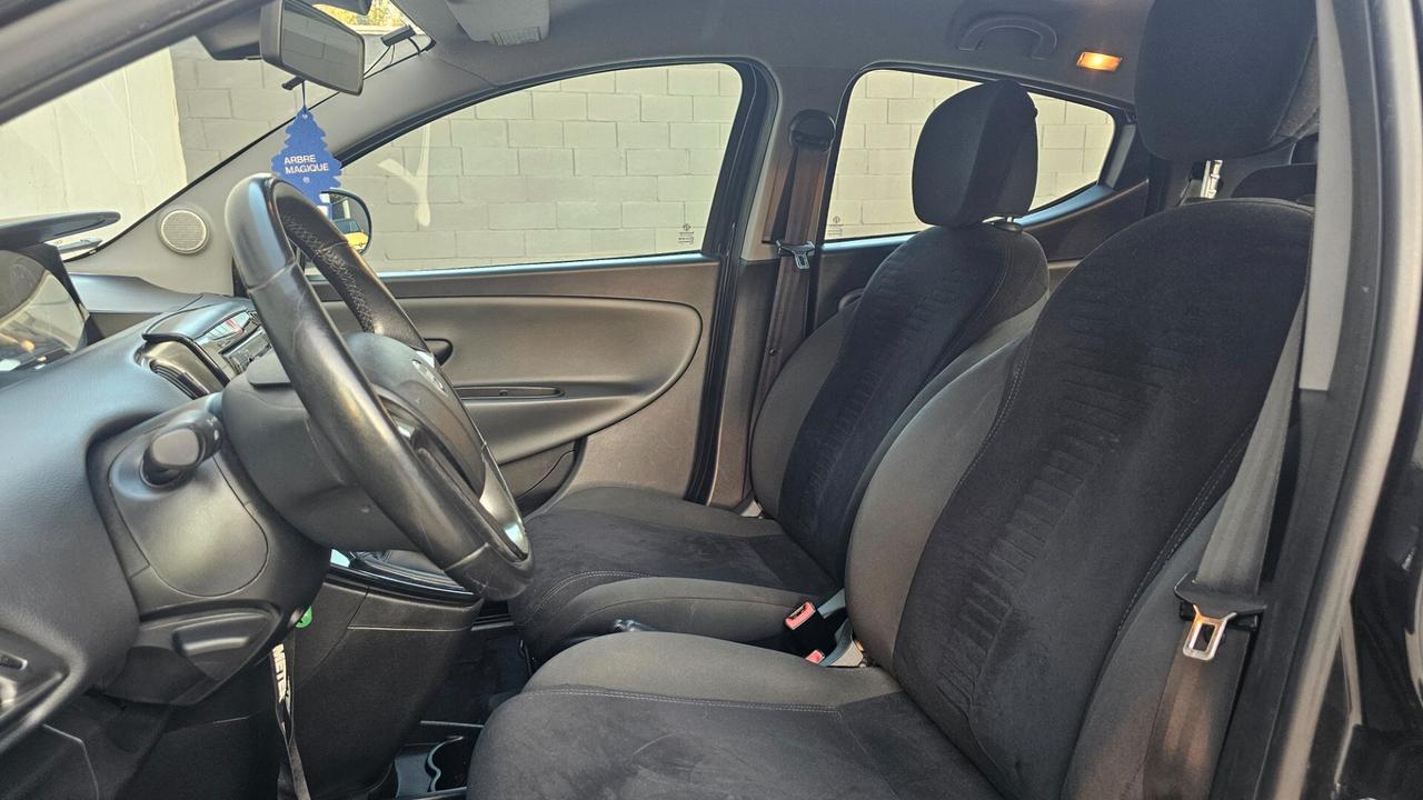 Lancia Ypsilon 0.9 TwinAir 85 CV 5 porte S&S DFN Platinum