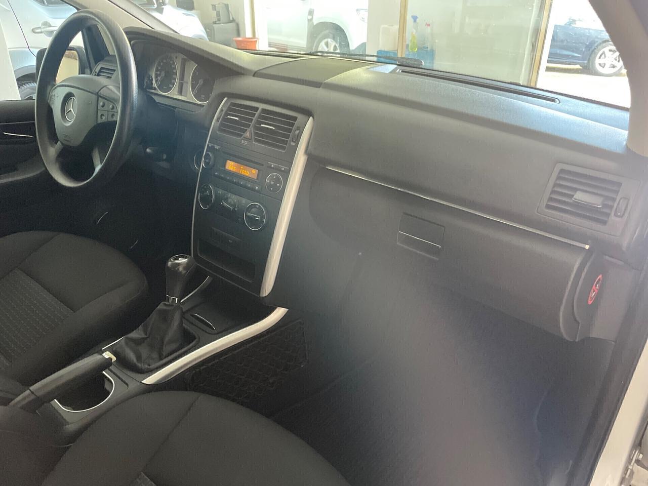 MERCEDES CLASSE B 180 116 CV "OK NEOPATENTATI"