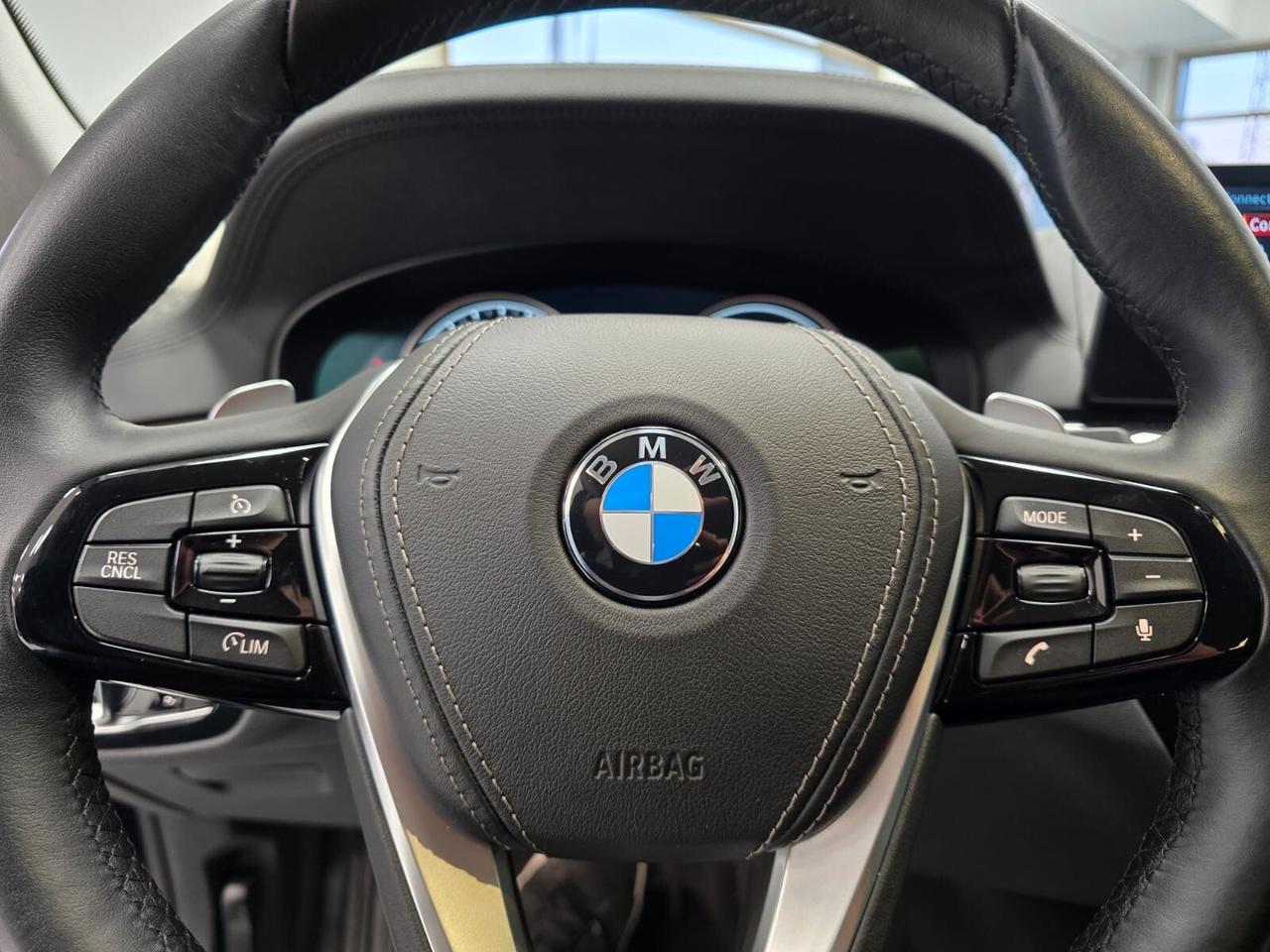 Bmw 530d xDrive Luxury 265cv con 11.000km PARI A NUOVO!!