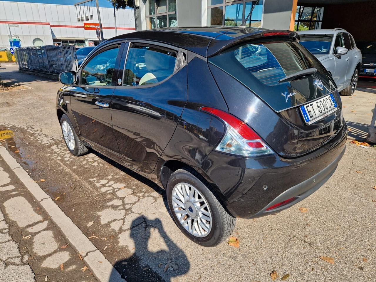 Lancia Ypsilon 0.9 TwinAir 85 CV 5 porte Metano Ecochic Elefantino