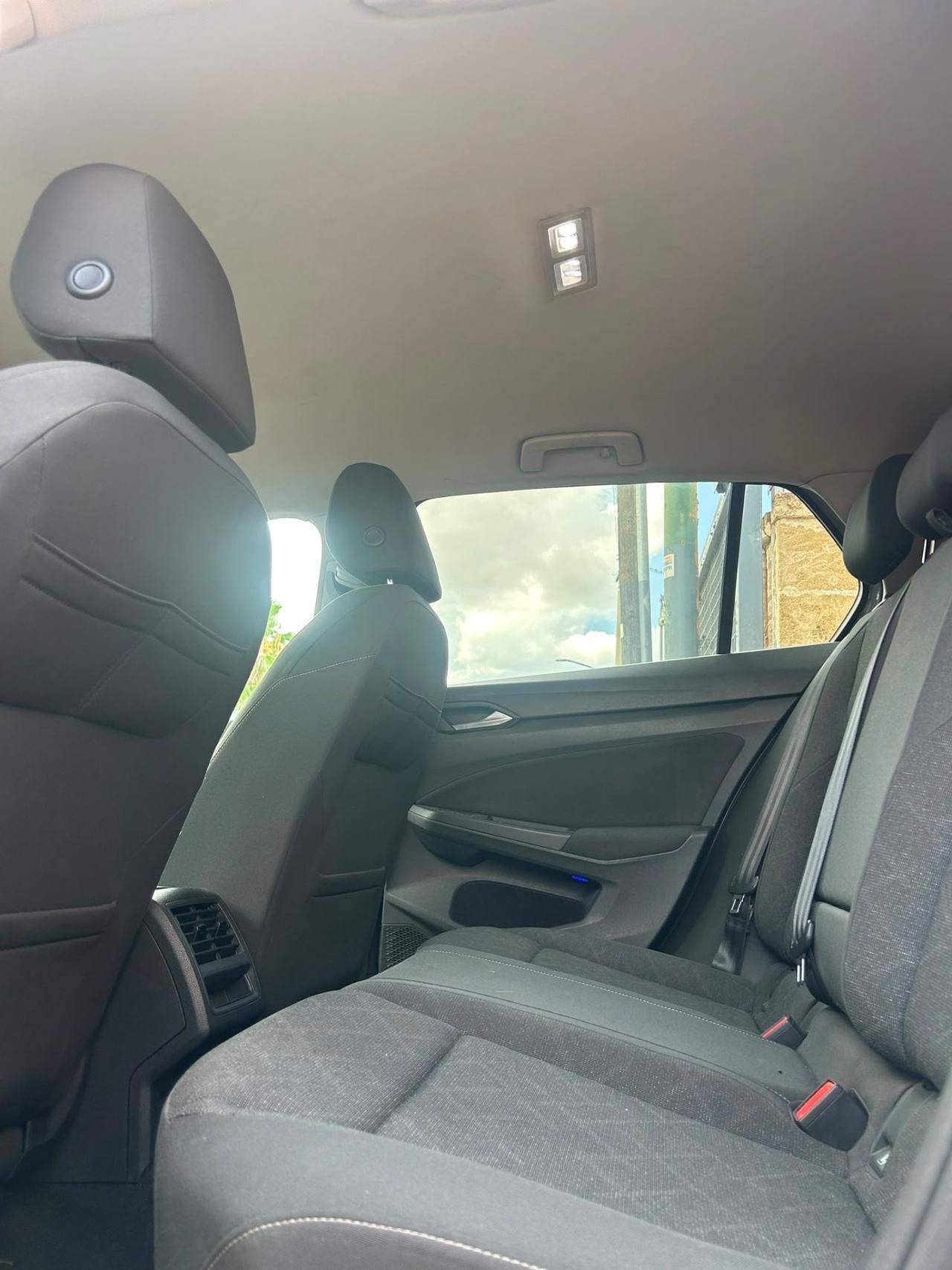 Volkswagen Golf VIII 2.0 TDI 150 CV DSG -2020 18"/LED
