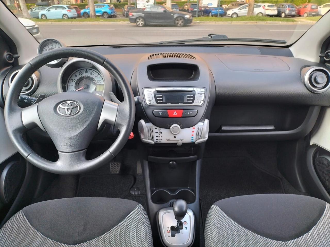 Toyota Aygo 1.0 VVT-i 69 CV 5 porte x-cool MMT