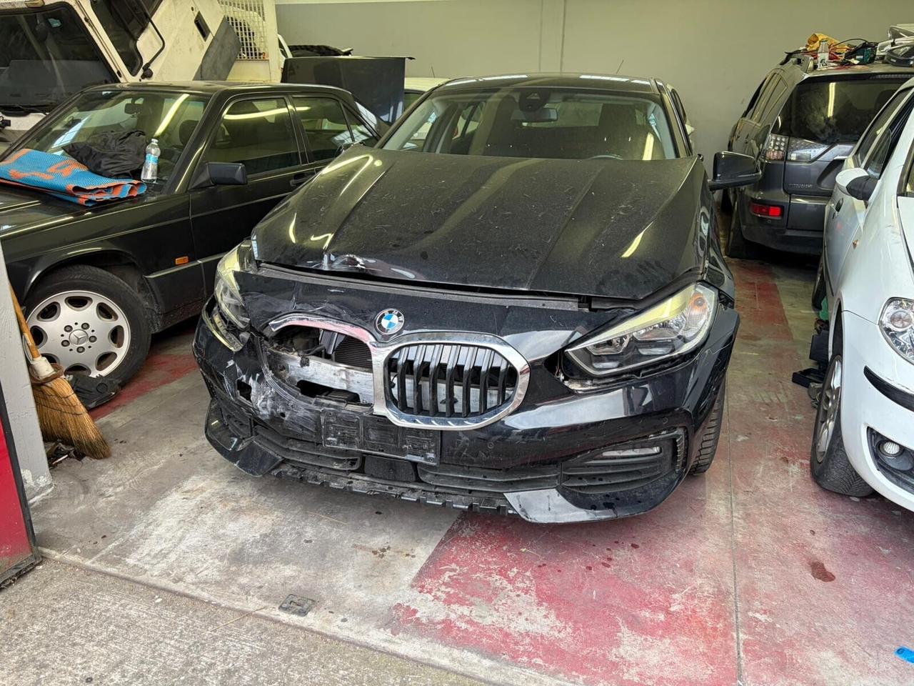 Bmw 116 116d 5p. Business Advantage