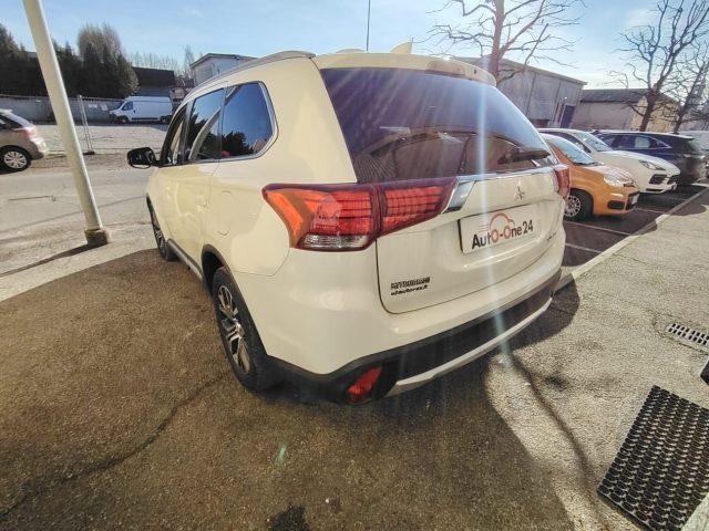 MITSUBISHI Outlander 2.2 DI-D 4WD Instyle Plus SDA 7 posti AUTOMATICO