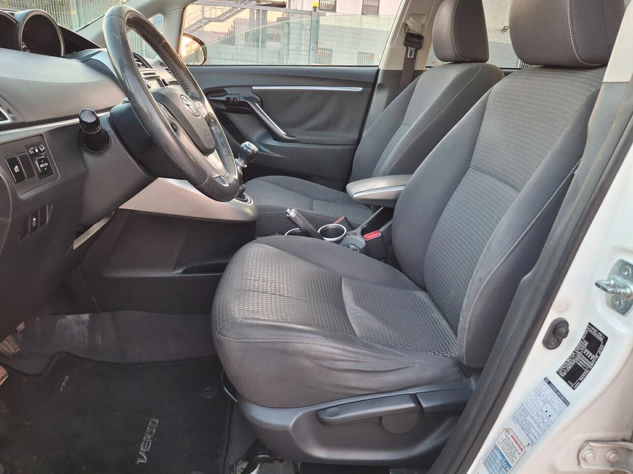 Toyota Verso 1.6 D-4D Style 7 Posti-TETTO-NAVIGATORE--