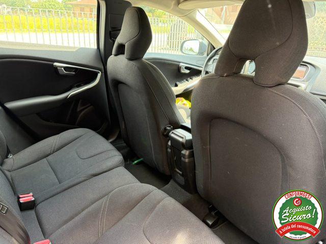 VOLVO V40 Momentum D2