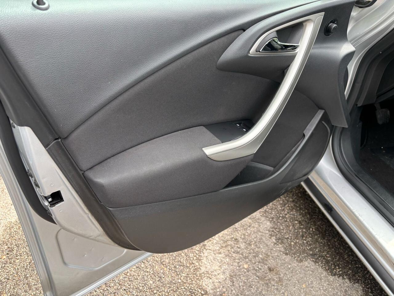 Opel Astra 1.4 100CV Sports Tourer Cosmo ok Neopatentati