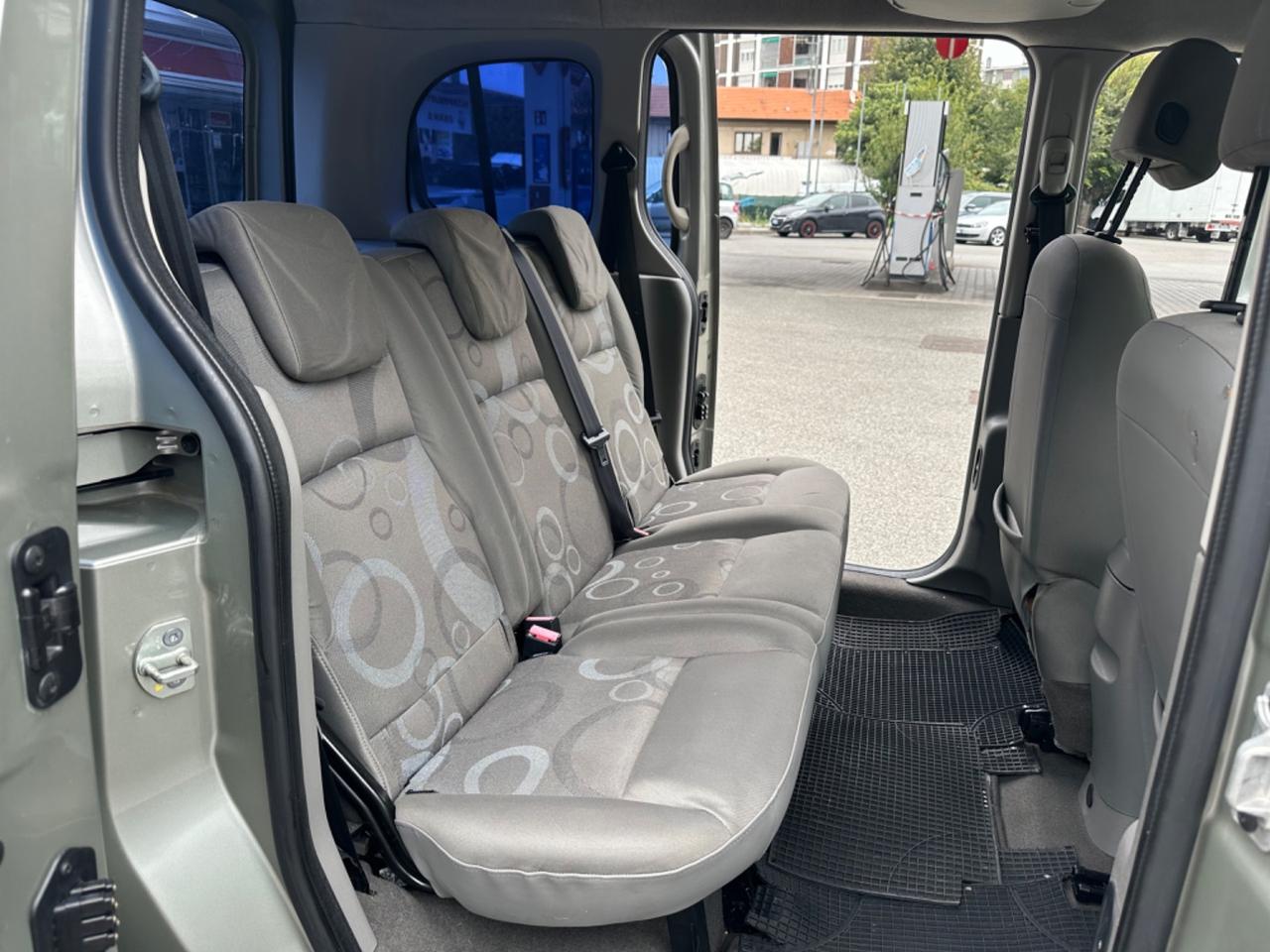 Renault Kangoo 1.6 105CV vettura 5 posti /GPL fino 2030