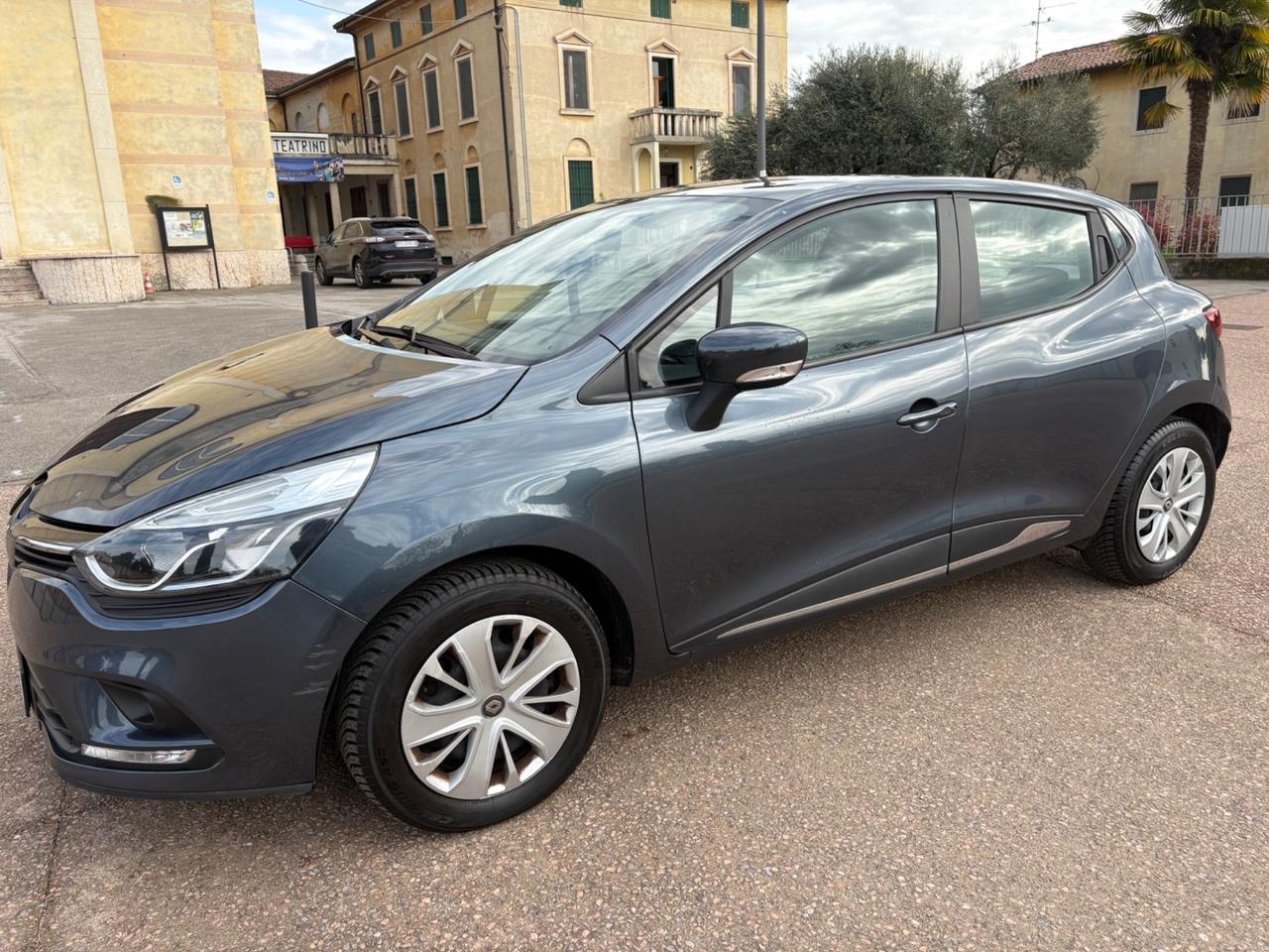 Renault Clio .900..benzina/ GPL anno 2018 km 130