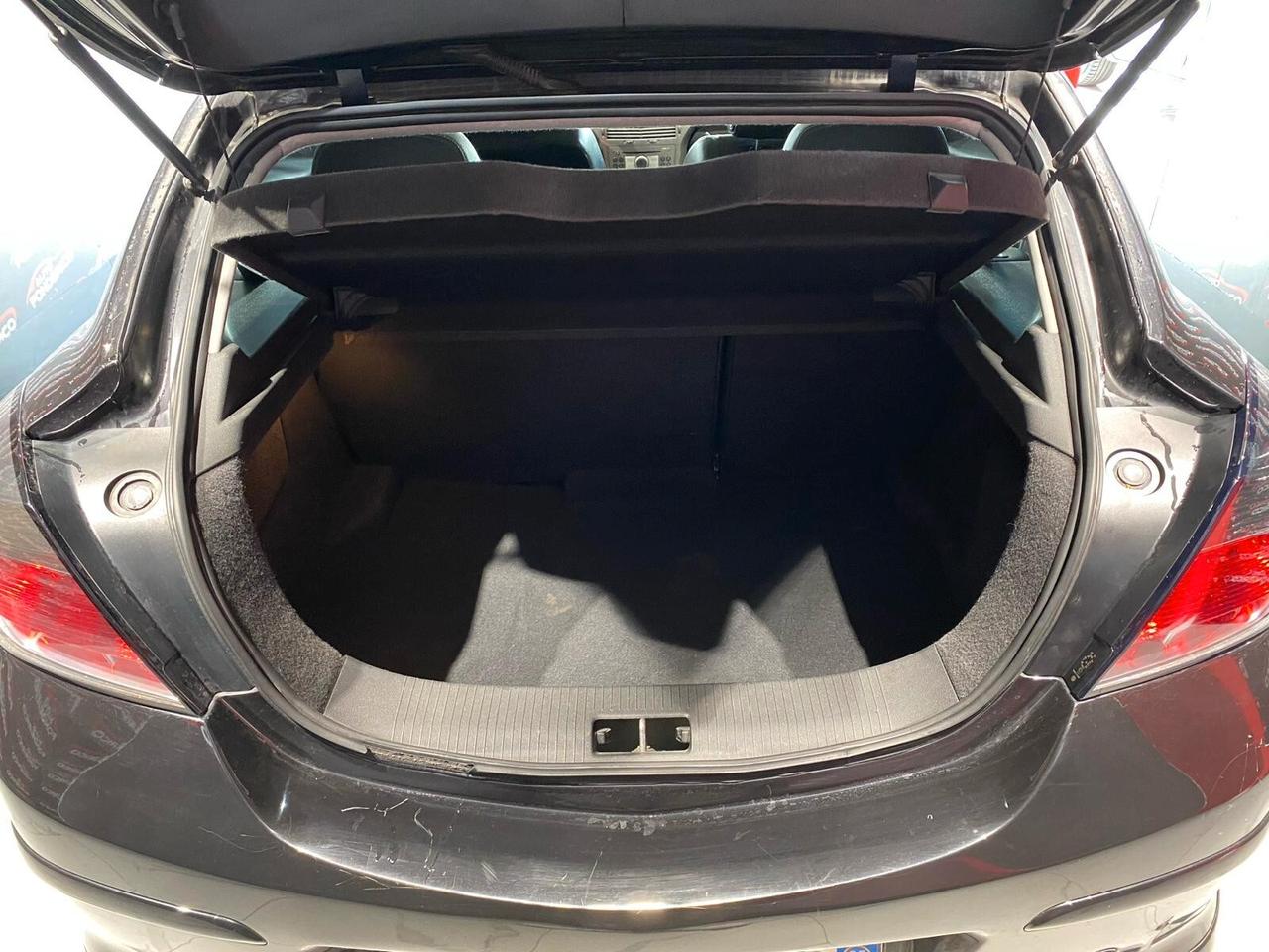 Opel Astra GTC 1.9 CDTI - 2005